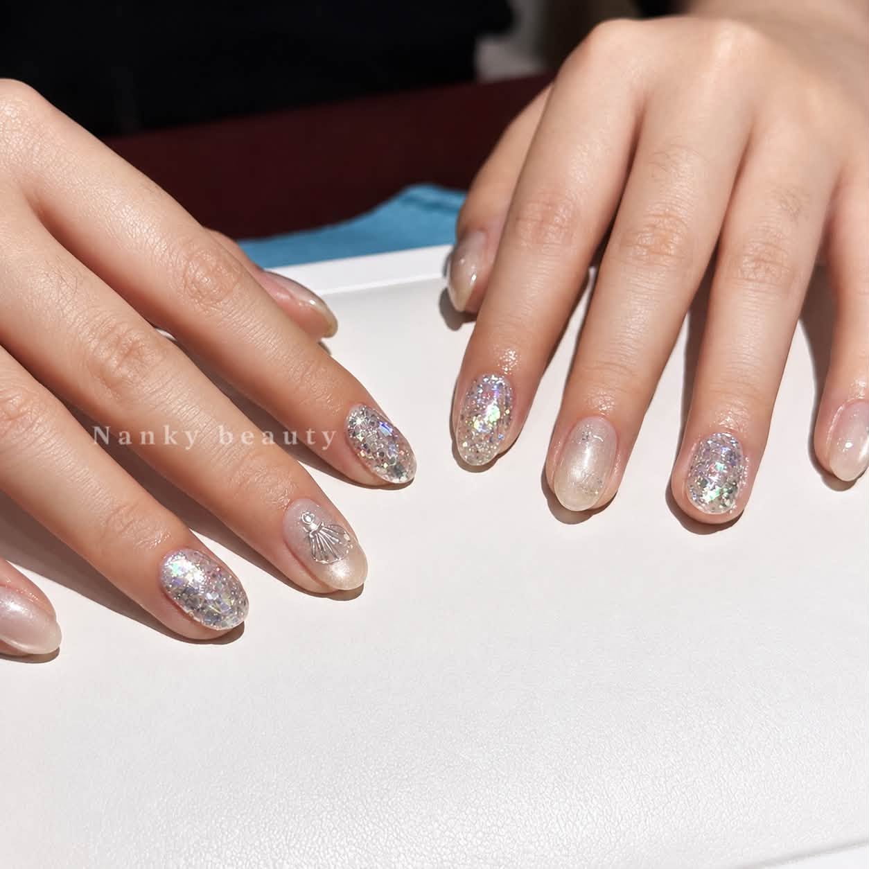 Nail kim tuyến bạc