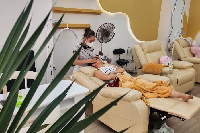 Khu vực làm mi tại Nanky Beauty